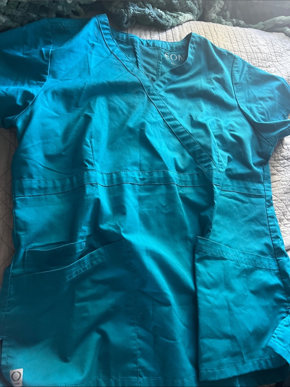 Women's Teal V-Neck Scrub Top with Front Pockets
